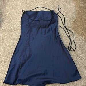 Dry Goods strapped back silk dress. Navy blue! Size small
